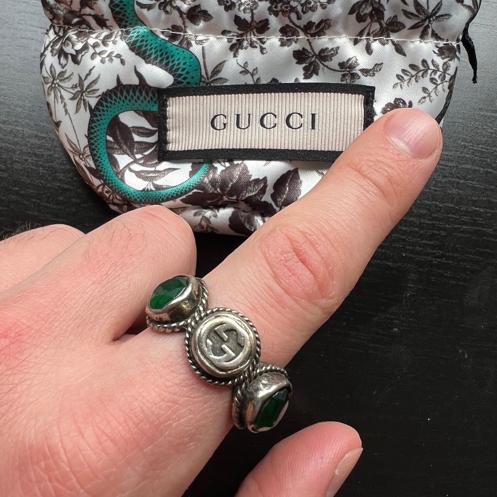 Gucci - Green Crystal/GG Logo Emblem Ring with a Missing Stone - 10.25